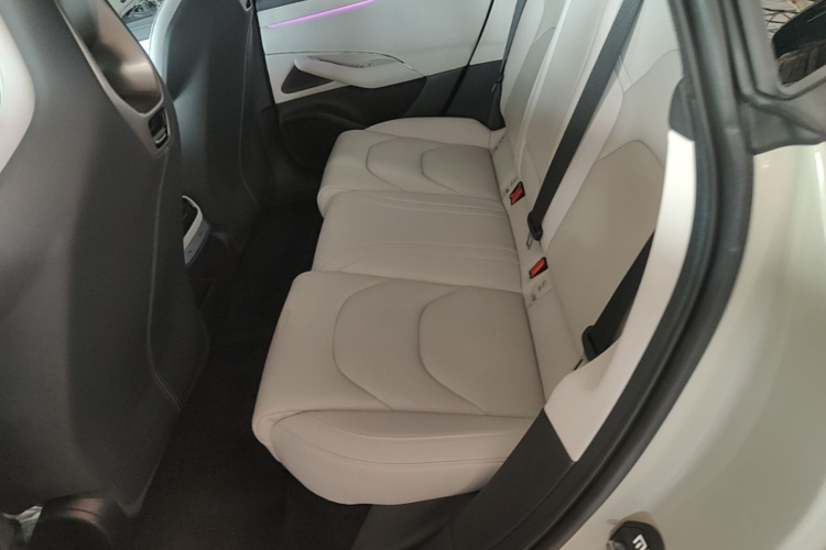 MI SU7 2025 car image #13
