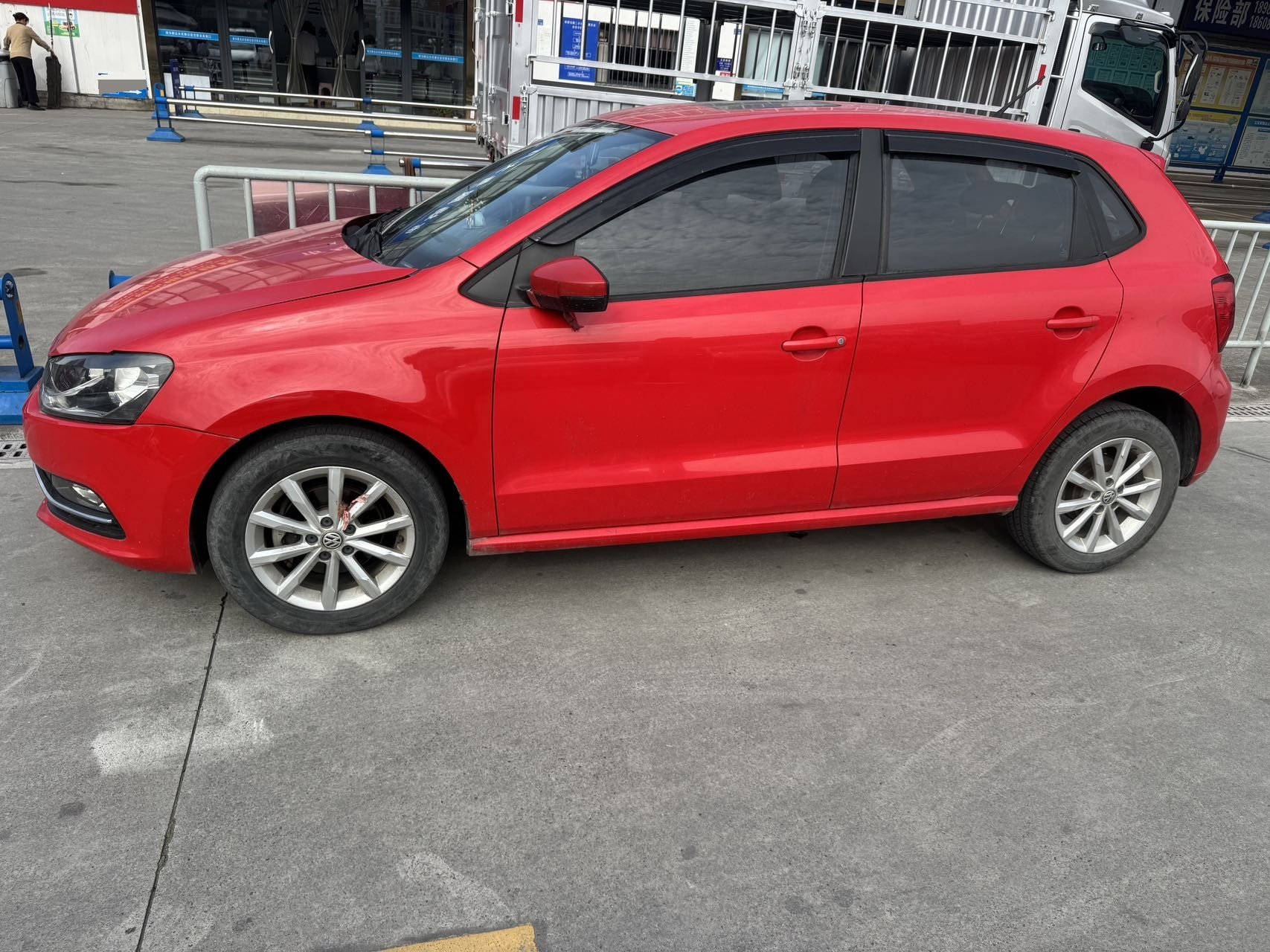 Volkswagen Polo 2017 car image #2