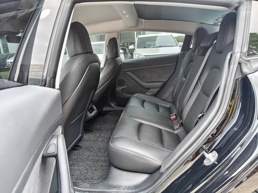 Tesla Model Y 2023 #5 Tesla Model Y 2023 car image #5