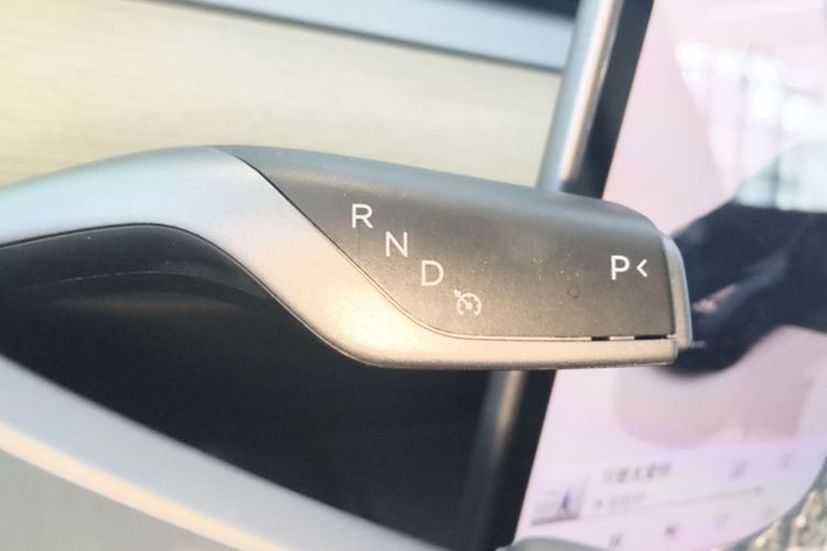 Tesla Model Y 2023 car image #14