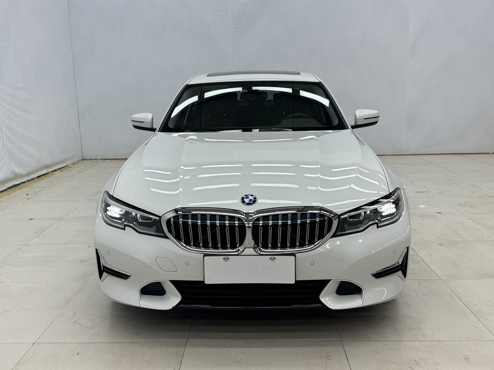 BMW 3 Series 2019 car image #2