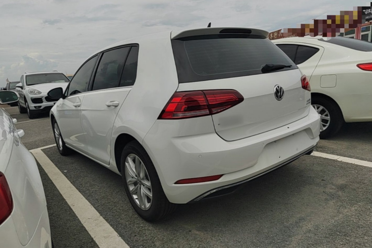 Volkswagen Golf 2019 car image #7