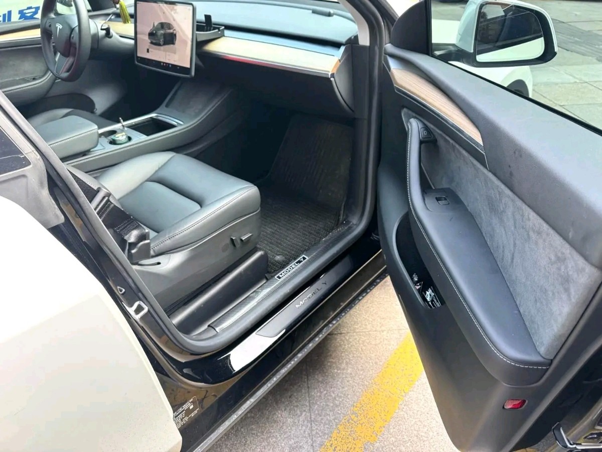 Tesla Model Y 2023 #5 Tesla Model Y 2023 car image #5