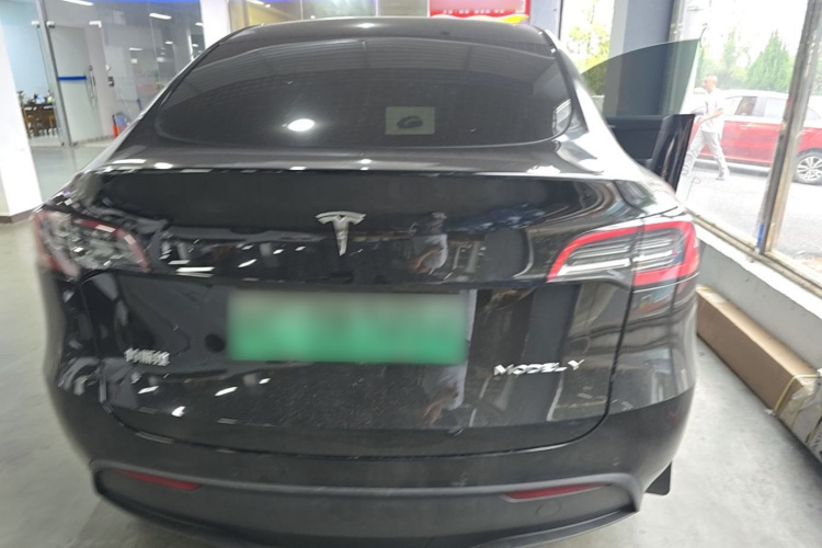 Tesla Model Y 2024 #6 Tesla Model Y 2024 car image #6