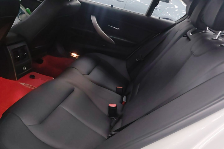 BMW 3 Series 2015 صورة سيارة #13