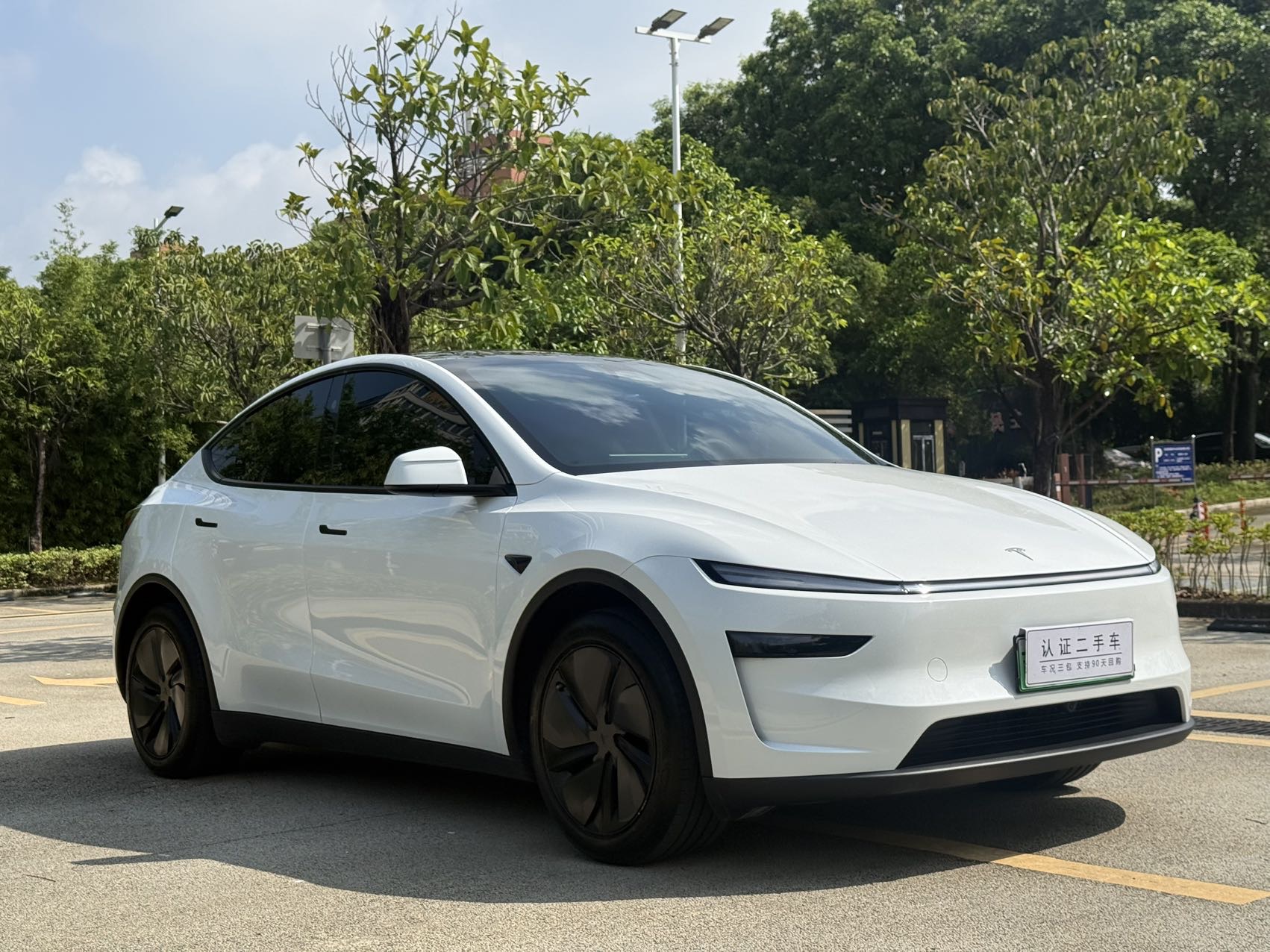 Tesla Model Y 2026 car image #3