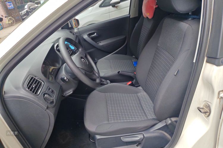 Volkswagen Polo 2015 صورة سيارة #17