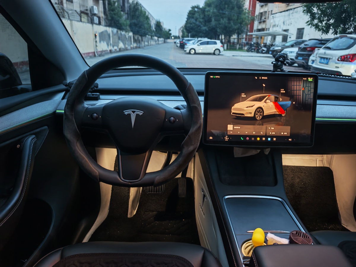 Tesla Model Y 2024 car image #9