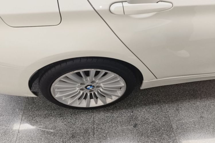 BMW 3 Series 2018 #10 BMW 3 Series 2018 car image #10