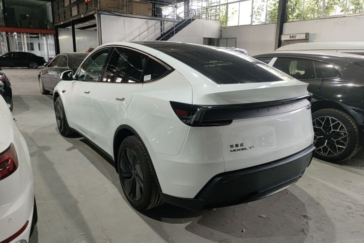 Tesla Model Y 2026 car image #5