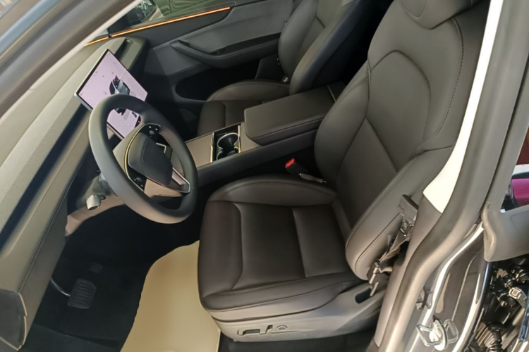 Tesla Model Y 2025 #15 Tesla Model Y 2025 car image #15