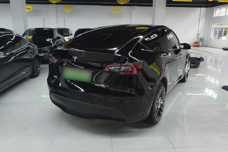 Tesla Model Y 2022 #5 Tesla Model Y 2022 car image #5