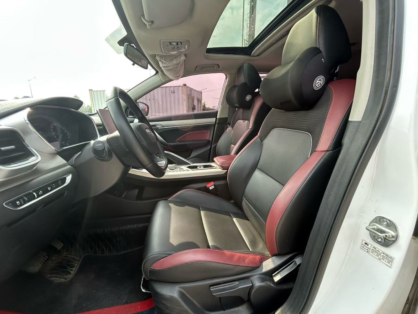 GEELY Coolray 2023 car image #9
