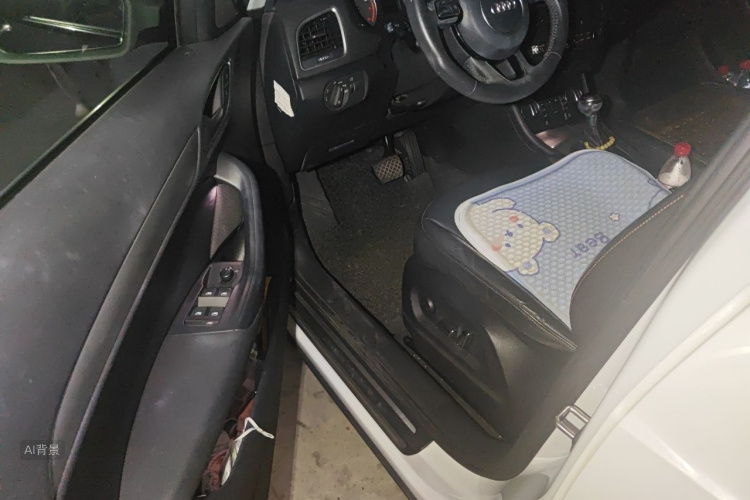 Audi Q3 2017 car image #18