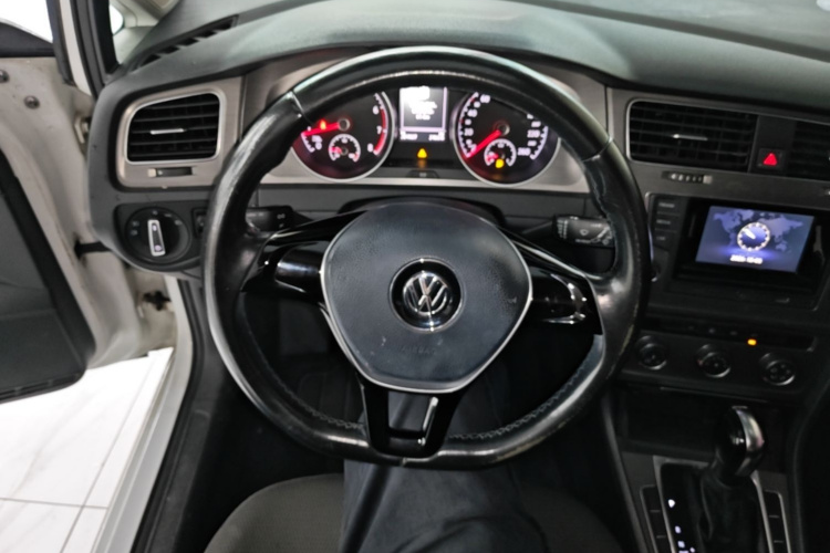 Volkswagen Golf 2016 car image #11