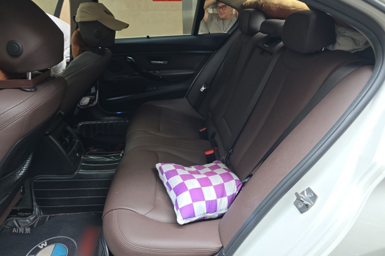 BMW 3 Series 2019 car image #19