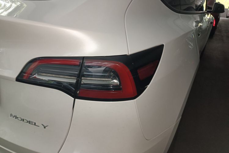 Tesla Model Y 2024 #8 Tesla Model Y 2024 car image #8