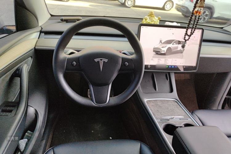 Tesla Model Y 2023 #12 Tesla Model Y 2023 car image #12