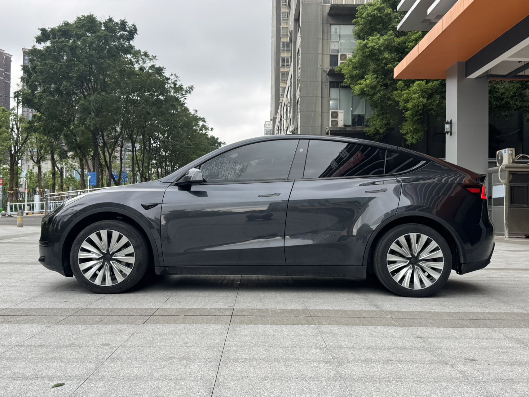 Tesla Model Y 2024 #7 Tesla Model Y 2024 car image #7