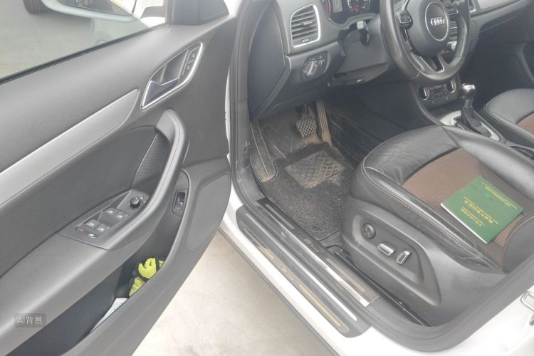 Audi Q3 2017 car image #18