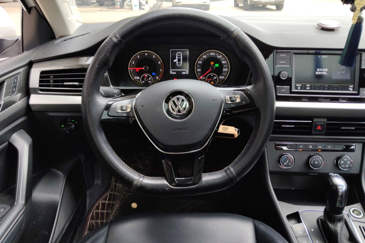 Volkswagen Lavida 2019 car image #11