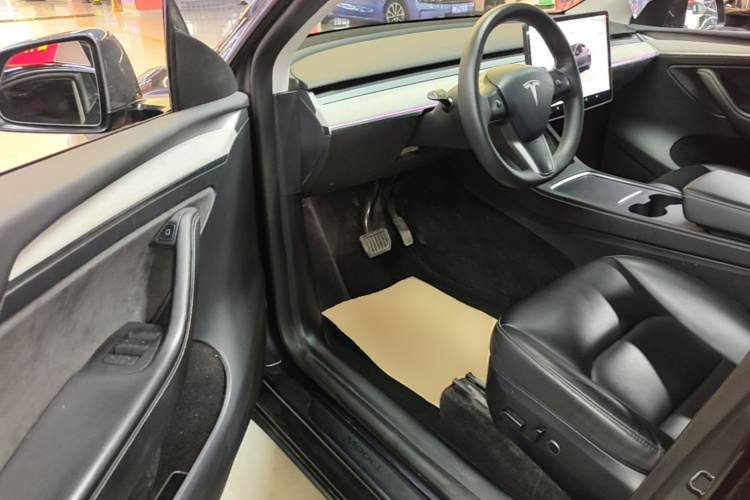 Tesla Model Y 2024 #16 Tesla Model Y 2024 car image #16
