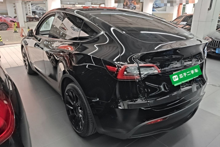 Tesla Model Y 2022 #5 Tesla Model Y 2022 car image #5