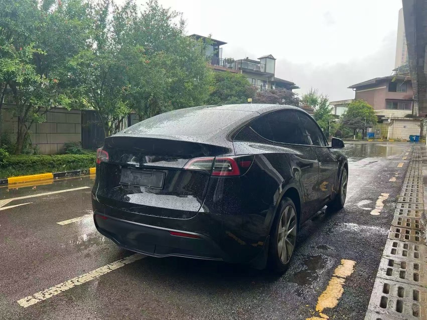 Tesla Model Y 2022 #8 Tesla Model Y 2022 car image #8
