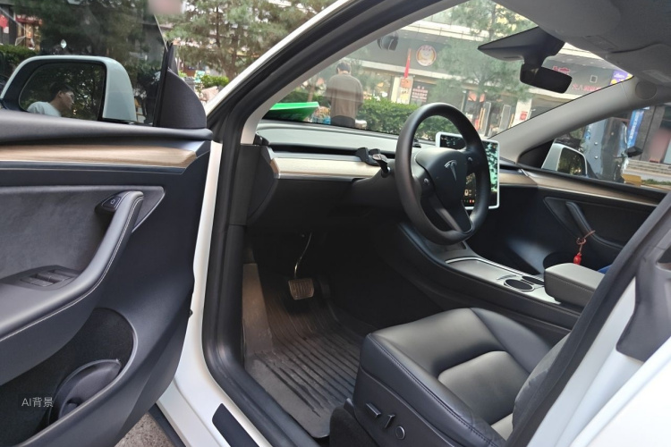Tesla Model Y 2022 car image #18