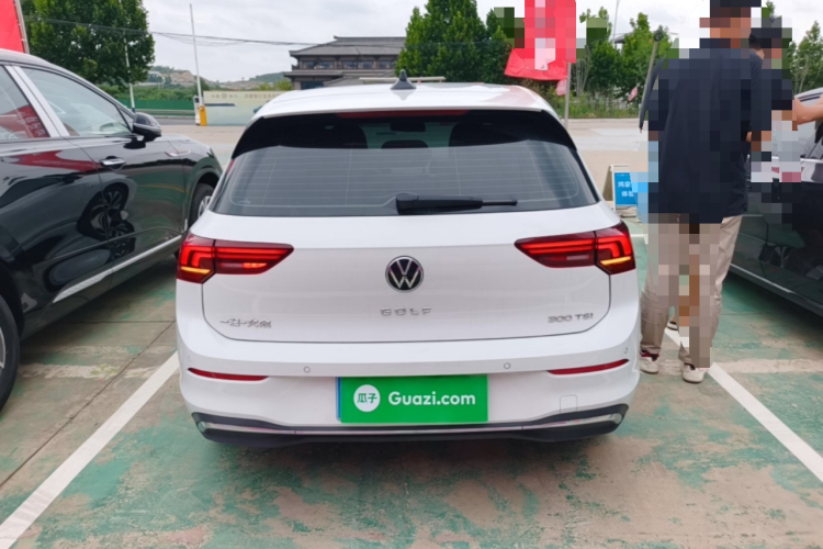 Volkswagen Golf 2025 car image #4