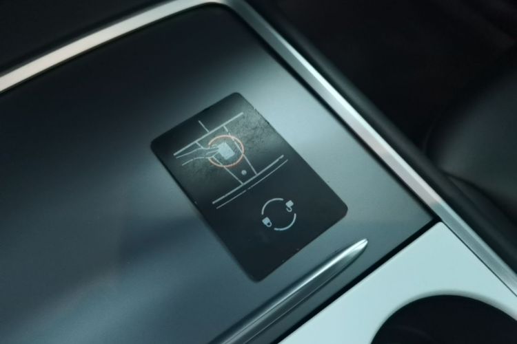 Tesla Model Y 2023 #9 Tesla Model Y 2023 car image #9