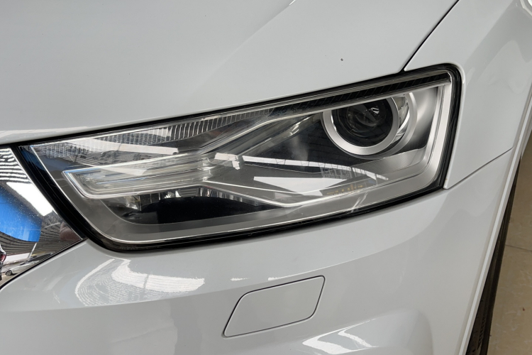 Audi Q3 2017 car image #17