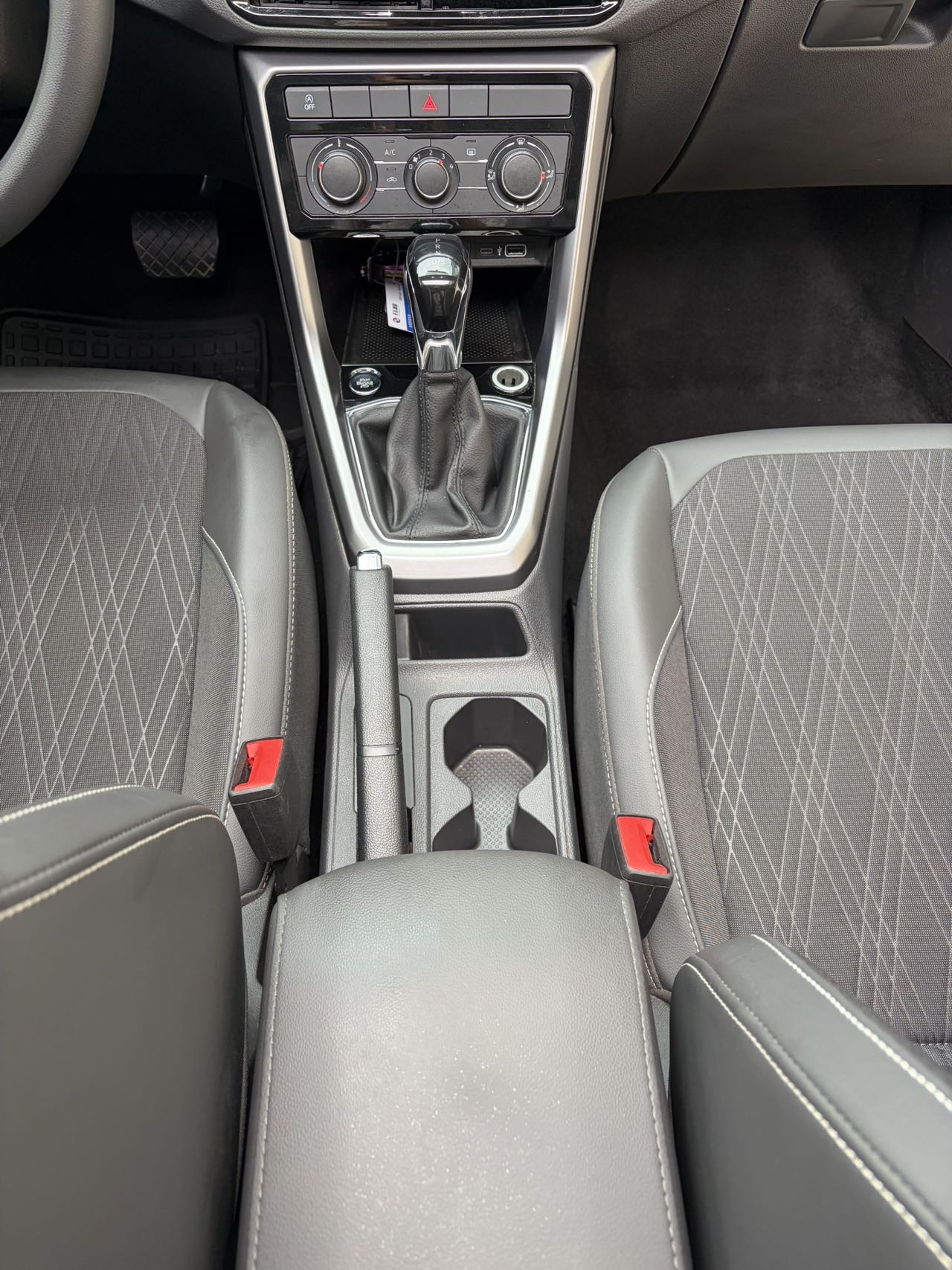 Volkswagen T-Cross 2021 immagine di auto #6