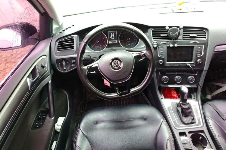 Volkswagen Golf 2017 car image #11