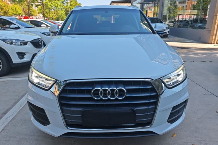 Audi Q3 2019 car image #3