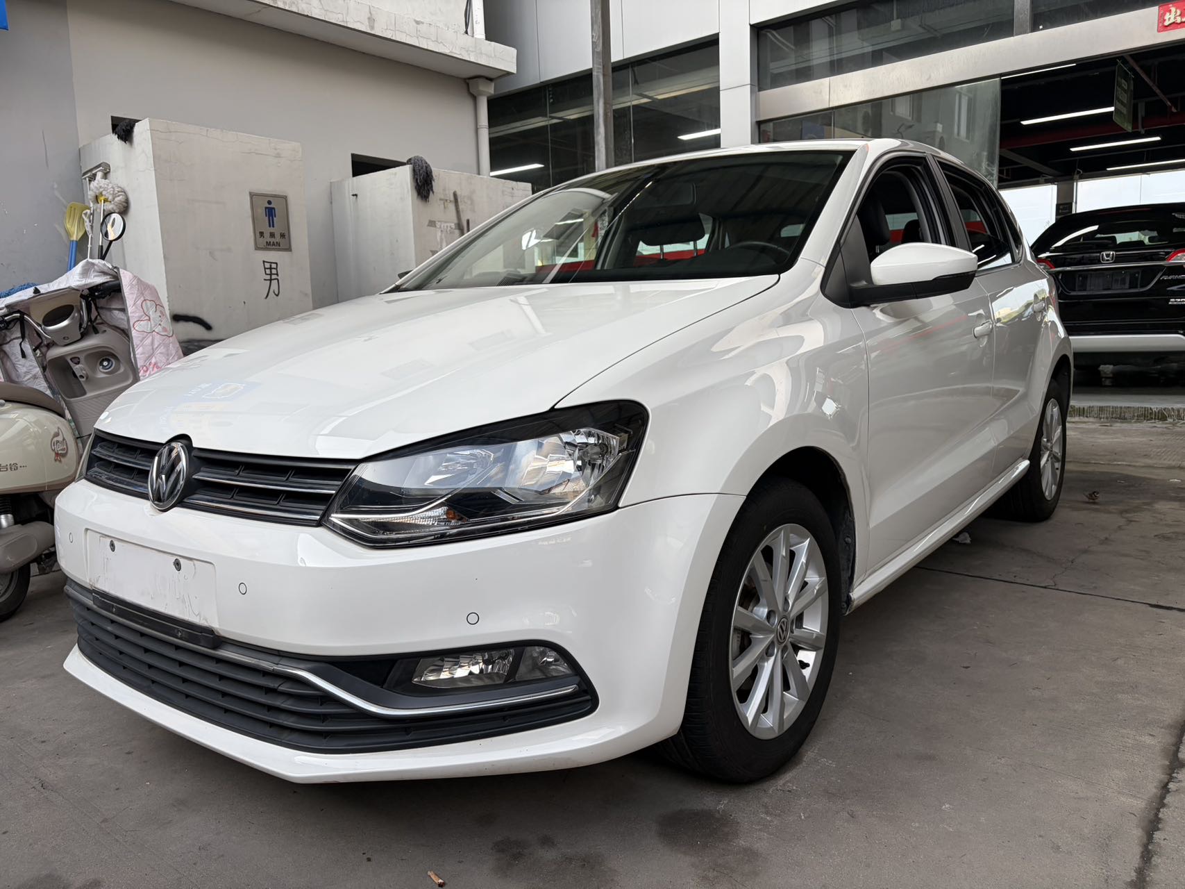 Volkswagen Polo 2015 Volkswagen Polo 2015 car image