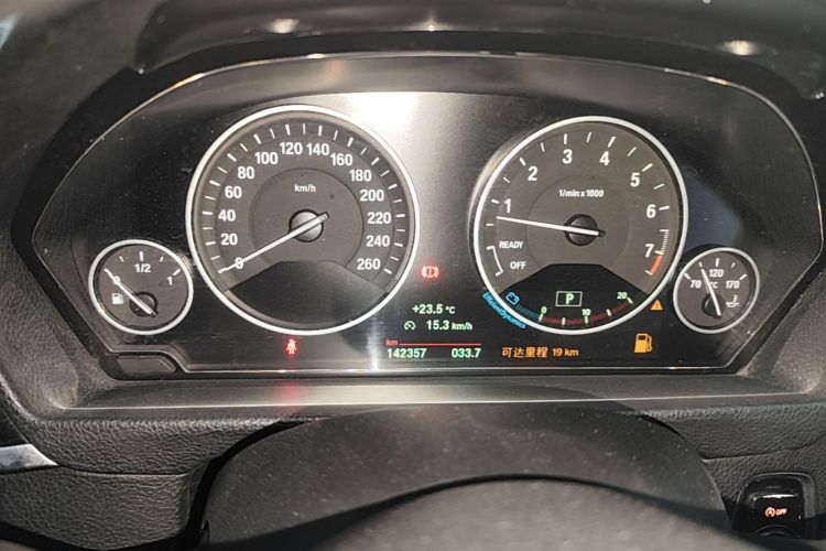 BMW 3 Series 2018 car image #12