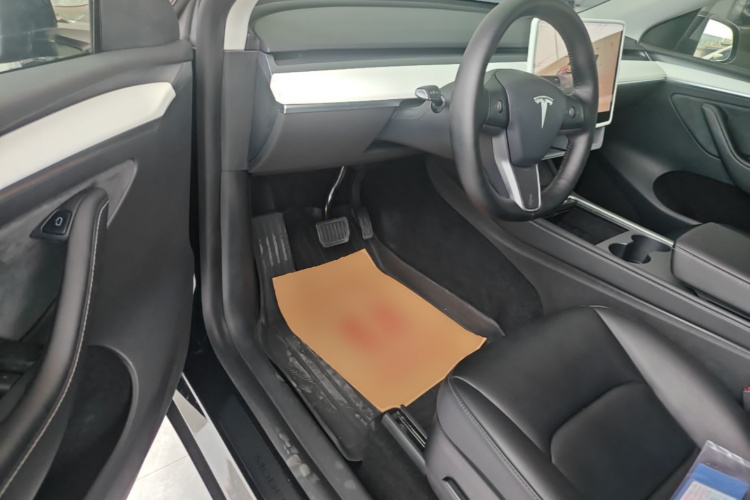 Tesla Model Y 2022 car image #16