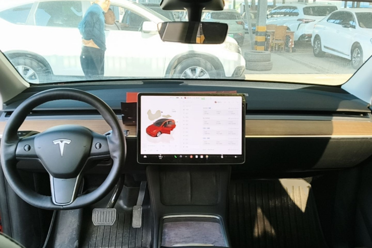 Tesla Model Y 2023 #10 Tesla Model Y 2023 car image #10