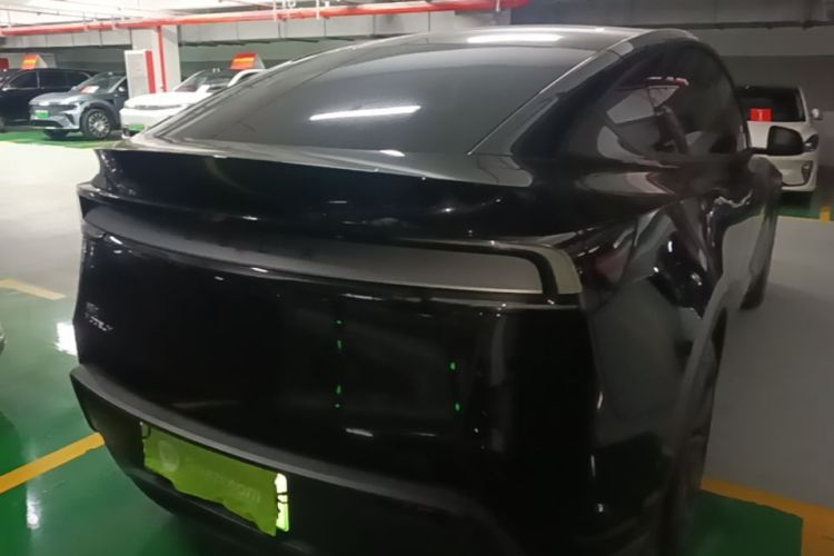 Tesla Model Y 2025 #5 Tesla Model Y 2025 car image #5