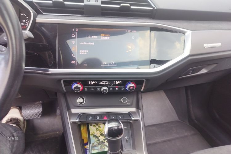 Audi Q3 2021 car image #15