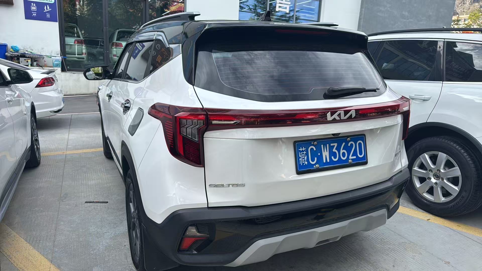 Kia Seltos 2023 صورة سيارة #2