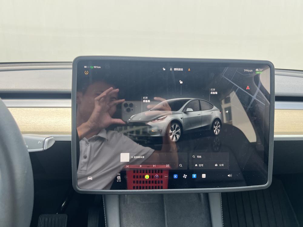 Tesla Model Y 2023 car image #13