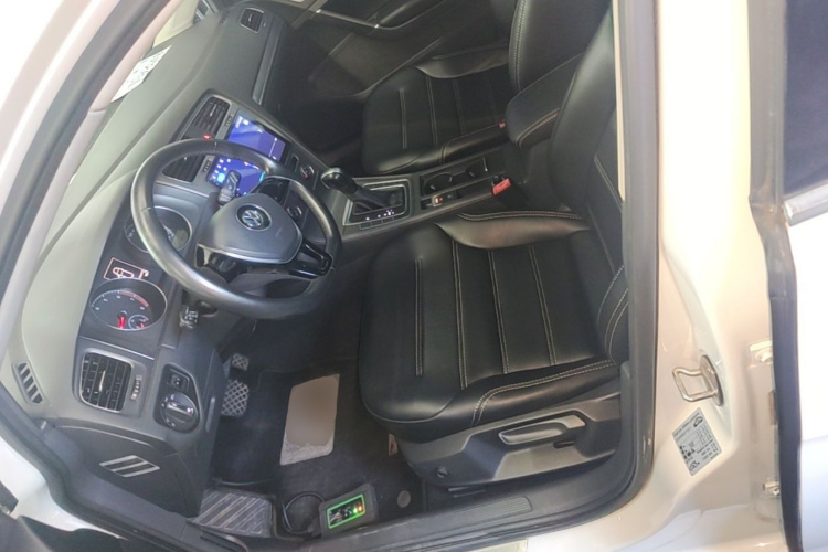 Volkswagen Golf 2016 car image #19