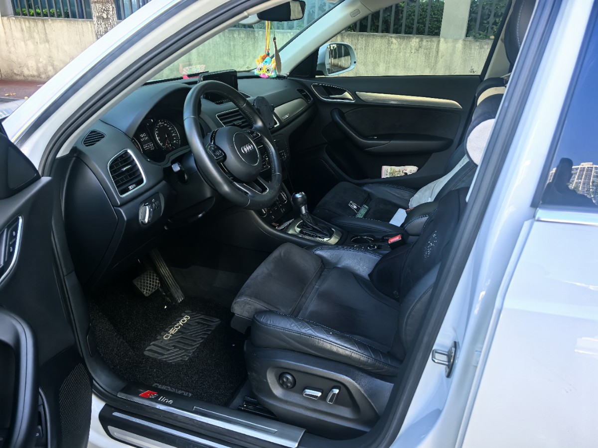 Audi Q3 2018 car image #3