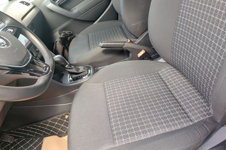 Volkswagen Polo 2017 car image #15