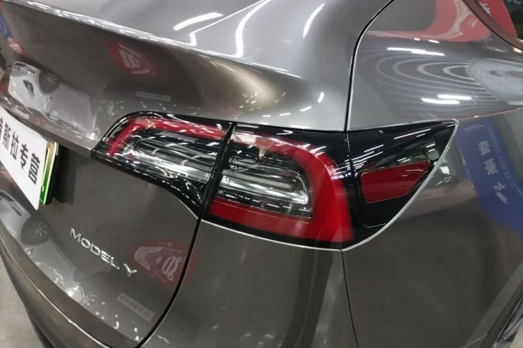 Tesla Model Y 2024 #8 Tesla Model Y 2024 car image #8