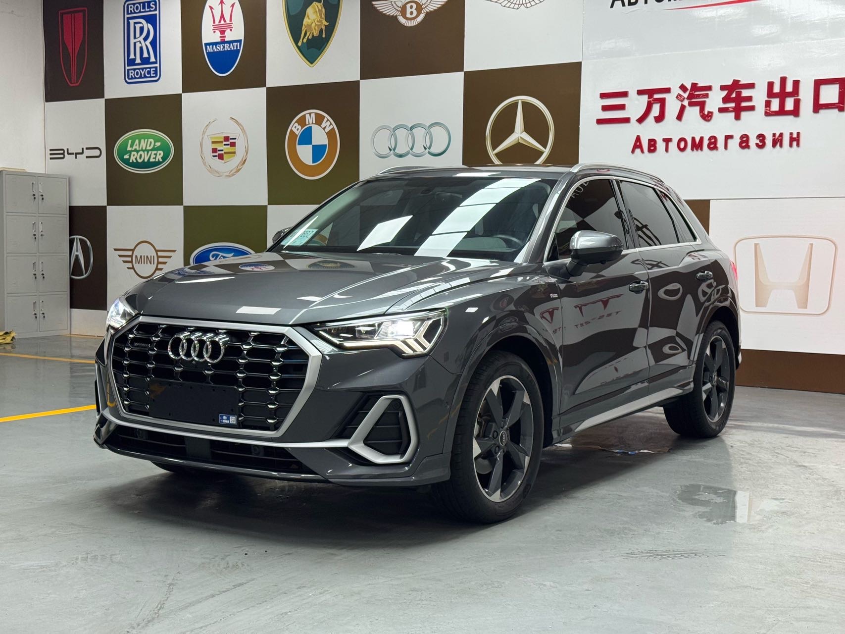 Audi Q3 2021 Audi Q3 2021 car image