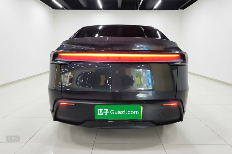 Tesla Model Y 2025 immagine di auto #4