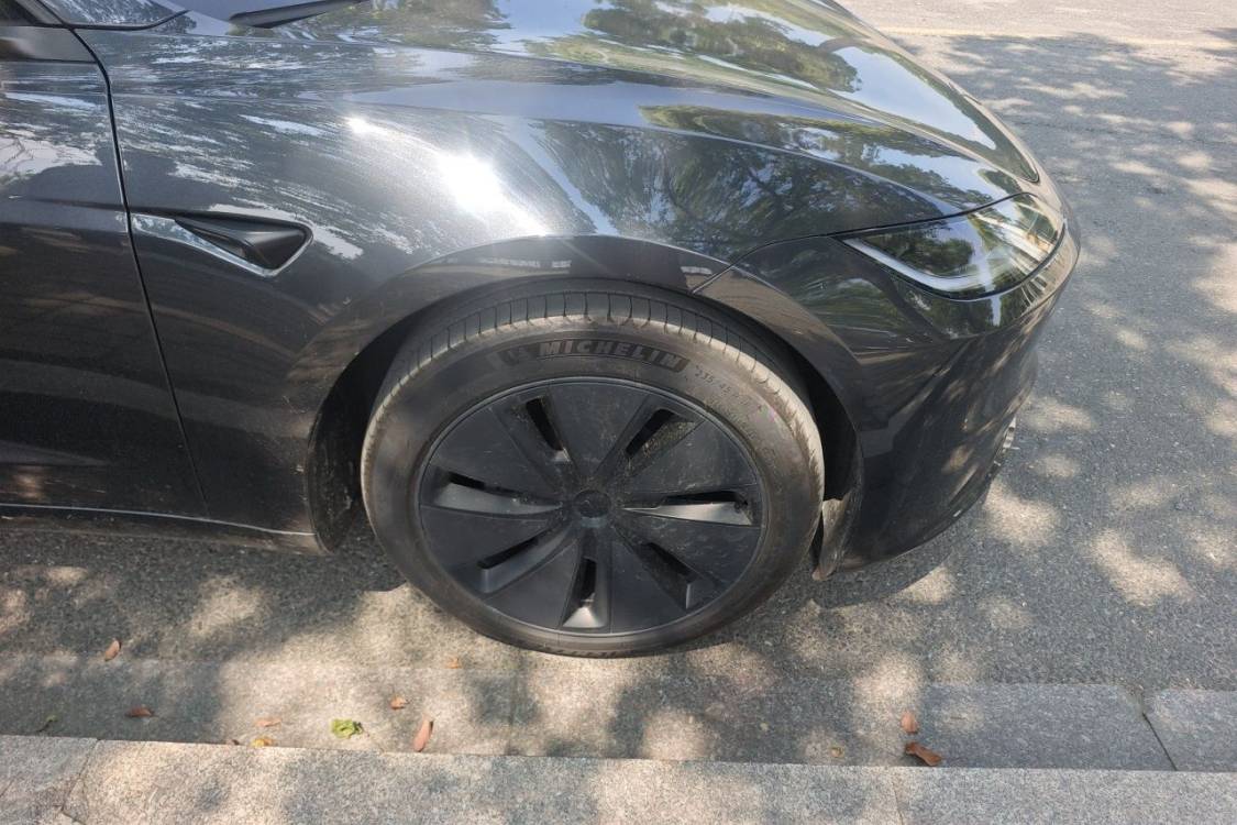 Tesla Model 3 2024 car image #9
